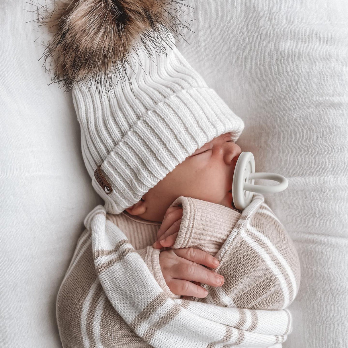 Natural Rubber BumiBébé Pacifier ROUND Newborn 0+ Months Two-Pack - Round 0-3 months