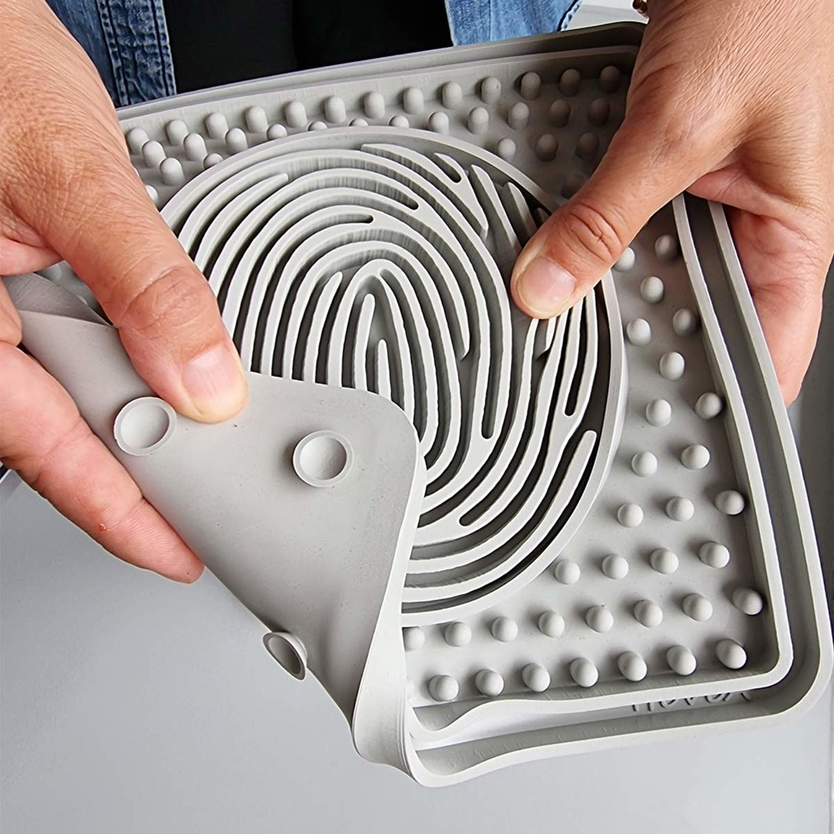 Dog Licking Mat in Natural Rubber -