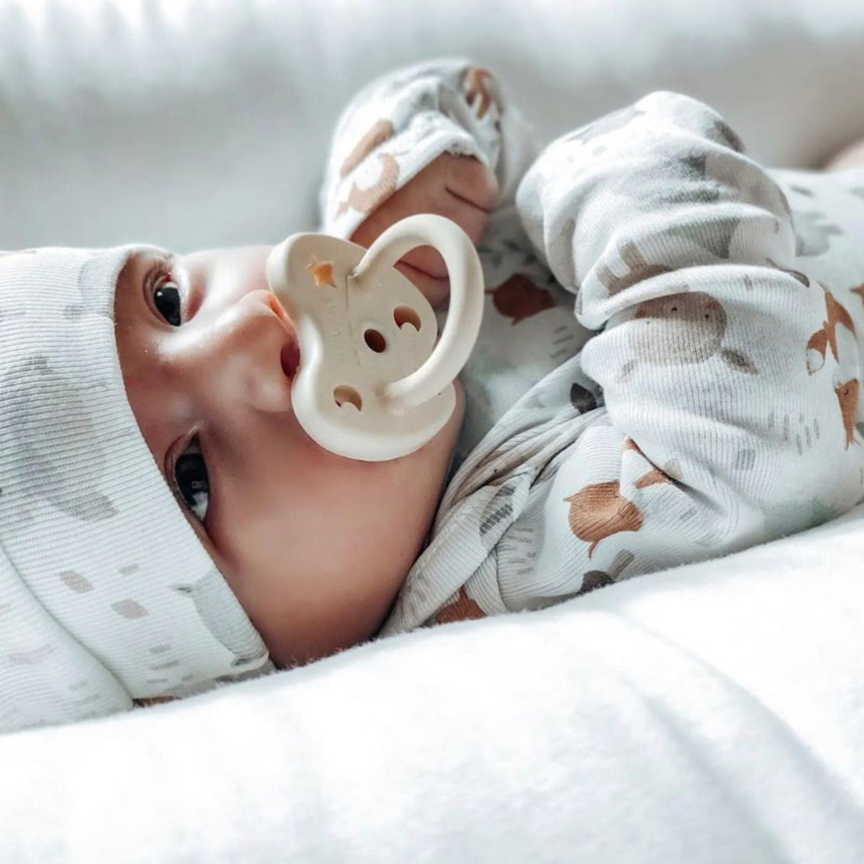 Natural Rubber Pacifier ROUND Newborn 0+ Months Single-Pack - Round 0-3 months