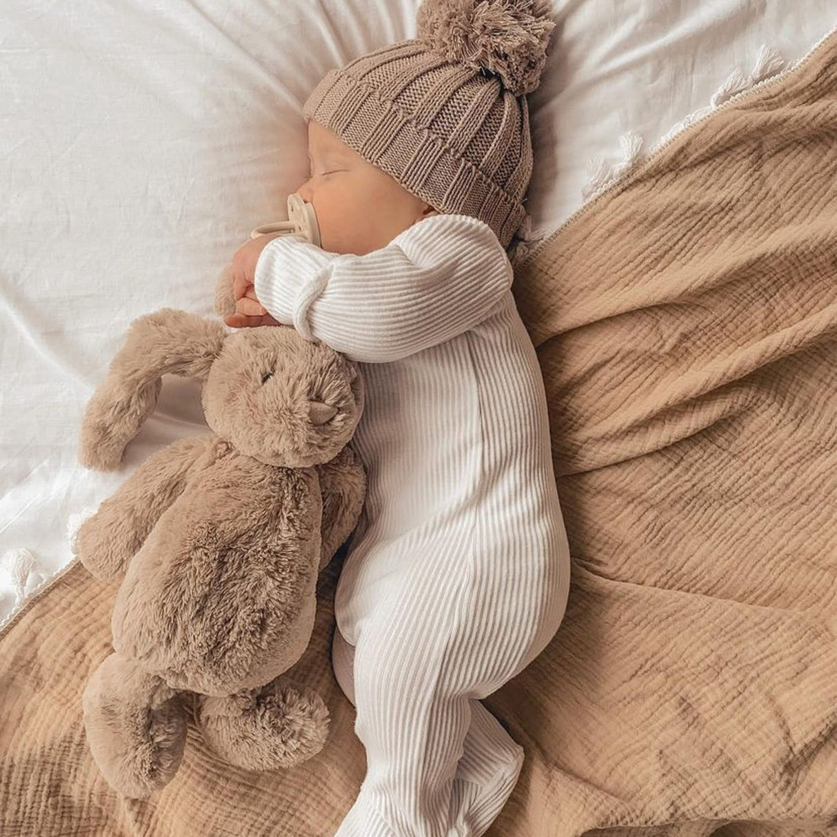 Natural Rubber Pacifier ROUND Newborn 0+ Months Single-Pack - Round 0-3 months