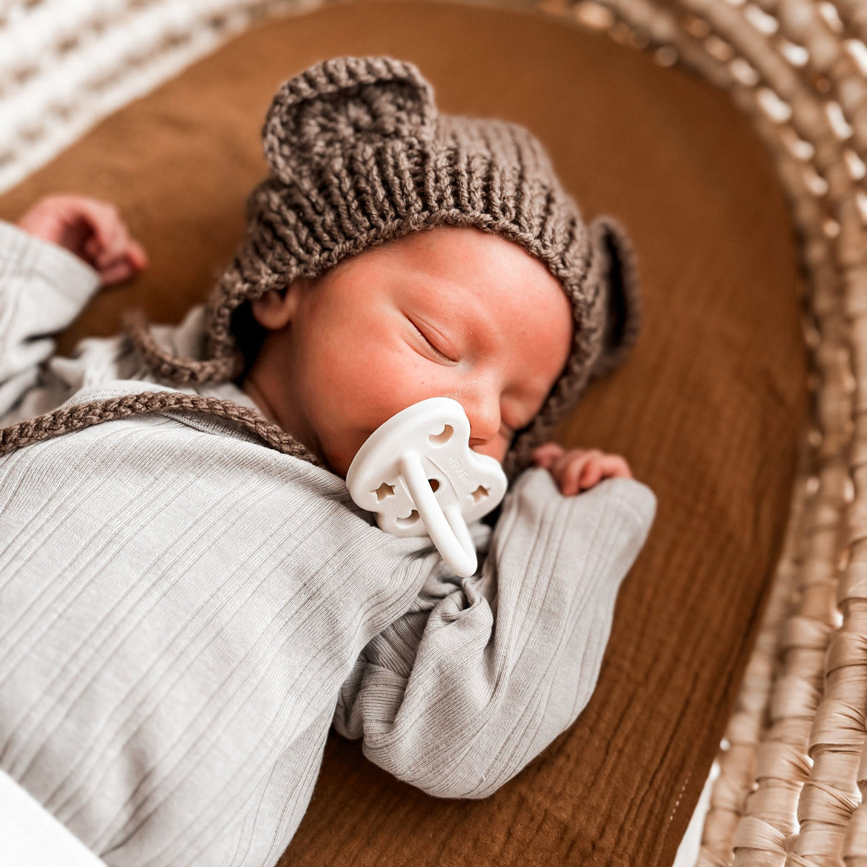 Natural Rubber Pacifier  ROUND Newborn 0+ Months Two-Pack - Round 0-3 months