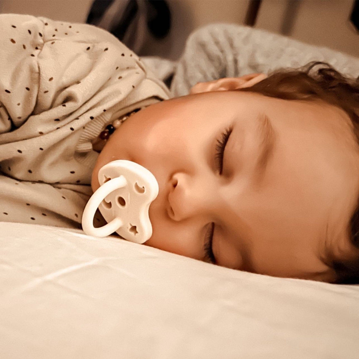 Natural Rubber Pacifier SYMMETRICAL 3-36 Months Single-Pack - Symmetrical 3-36 months