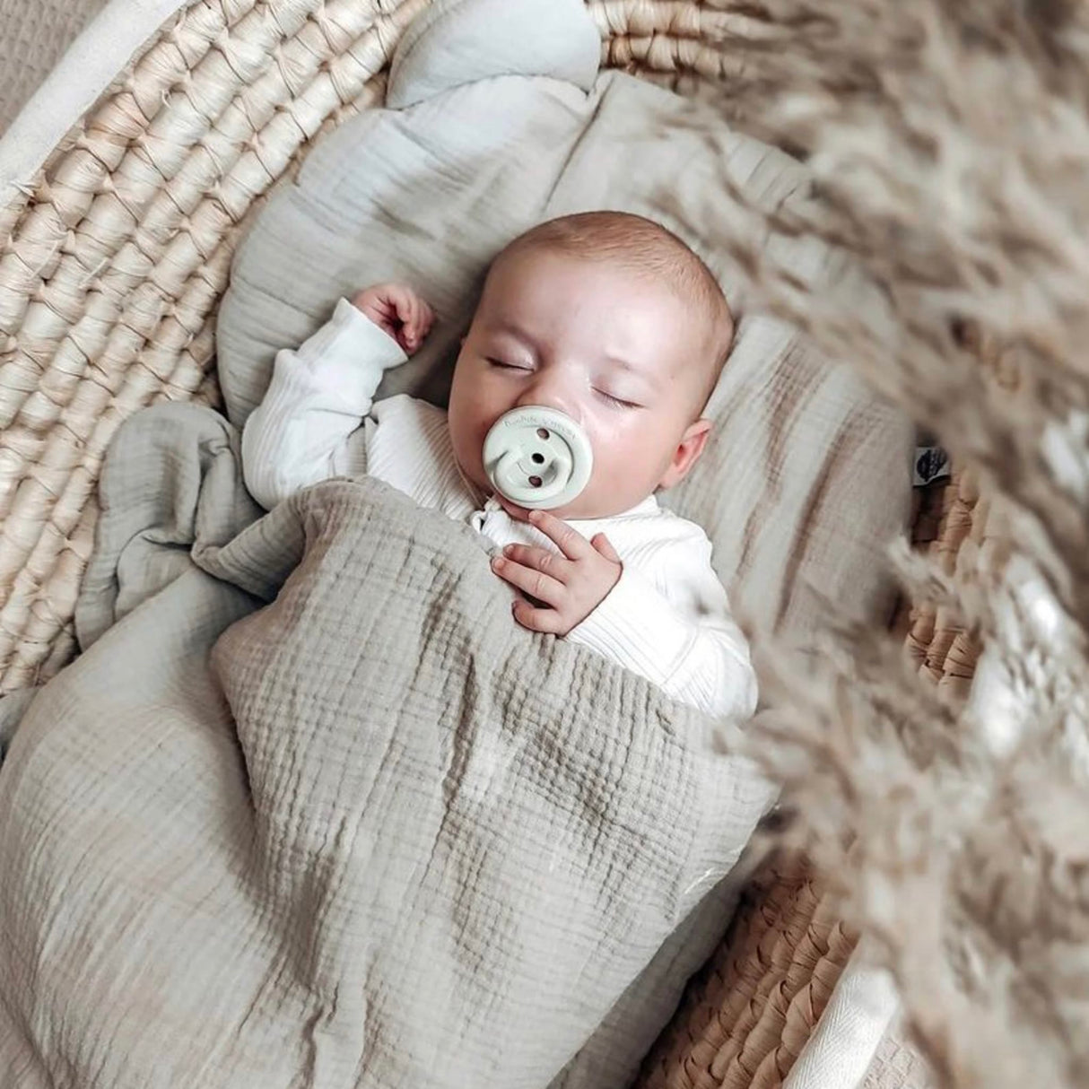 Natural Rubber BumiBébé Pacifier ROUND Newborn 0+ Months Two-Pack - Round 0-3 months