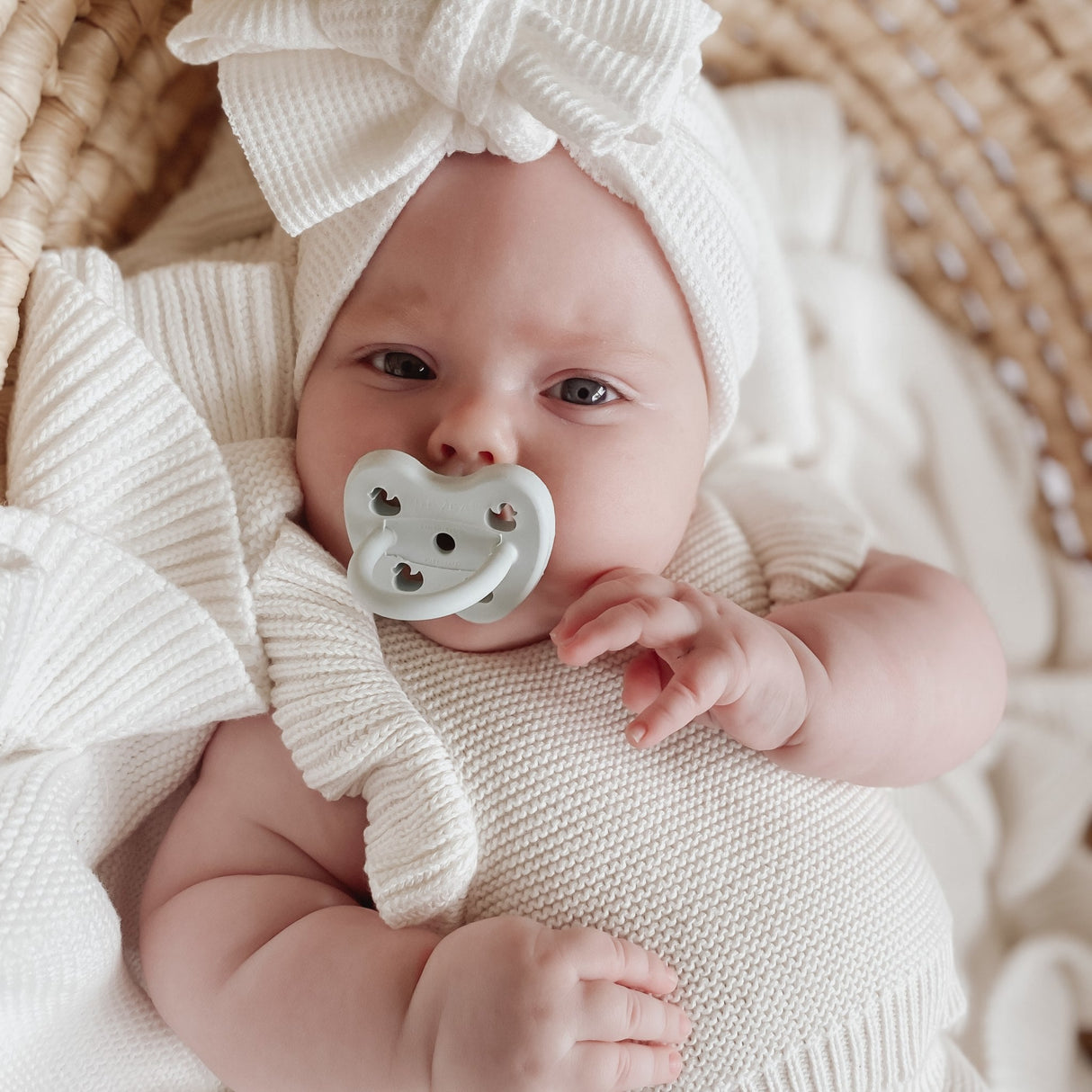 Natural Rubber Pacifier ROUND Newborn 0+ Months Single-Pack - Round 0-3 months