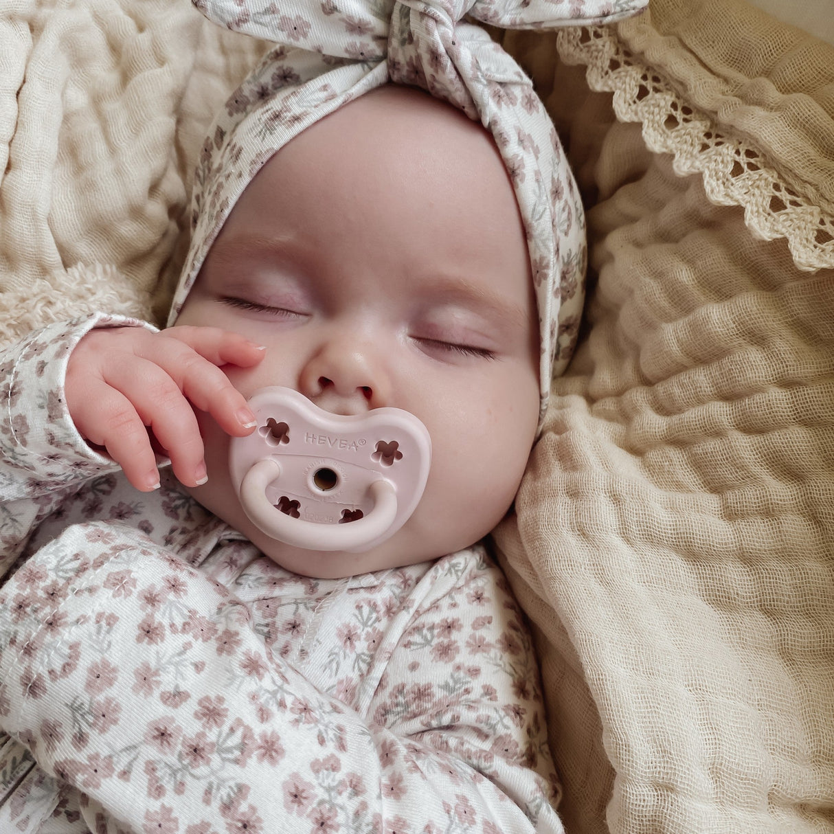 Natural Rubber Pacifier ROUND 3-36 Months Single-Pack - Round 3-36 months